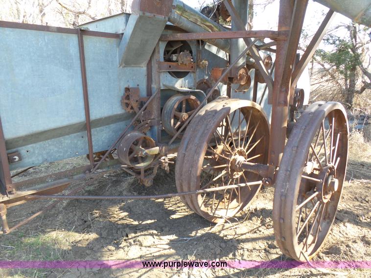 image for item AR9411 J.I. Case threshing machine