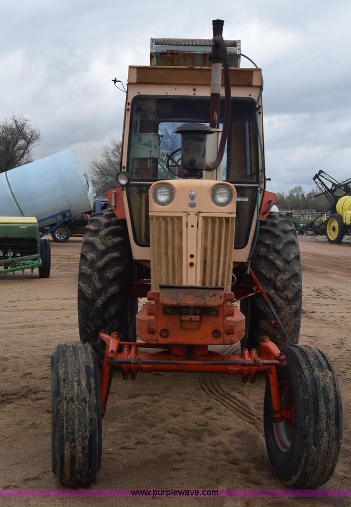 image for item AW9892 Case 930 Comfort King tractor