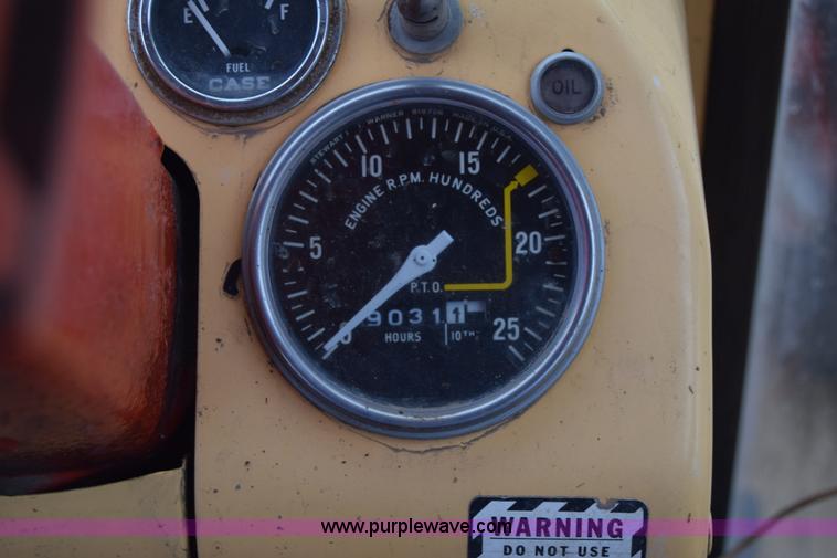 image for item AW9892 Case 930 Comfort King tractor