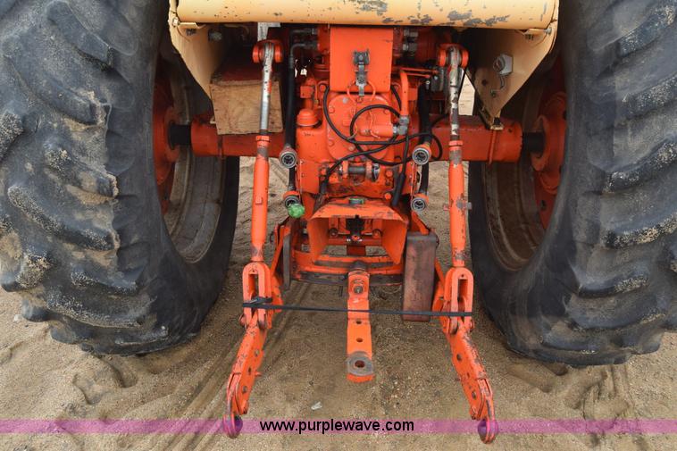 image for item AW9892 Case 930 Comfort King tractor