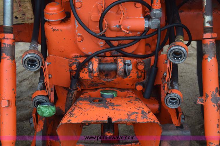 image for item AW9892 Case 930 Comfort King tractor