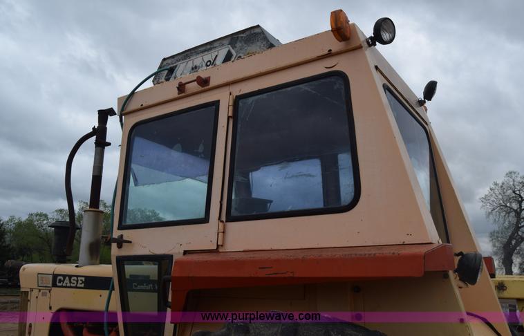 image for item AW9892 Case 930 Comfort King tractor