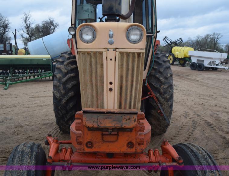 image for item AW9892 Case 930 Comfort King tractor