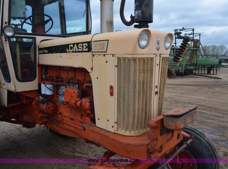 image for item AW9892 Case 930 Comfort King tractor