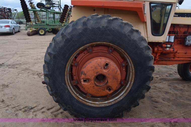 image for item AW9892 Case 930 Comfort King tractor