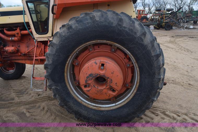 image for item AW9892 Case 930 Comfort King tractor