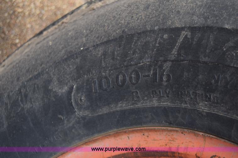 image for item AW9892 Case 930 Comfort King tractor