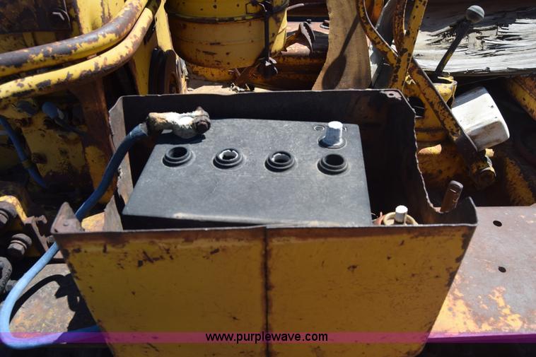 image for item AW9959 Caterpillar D4 dozer