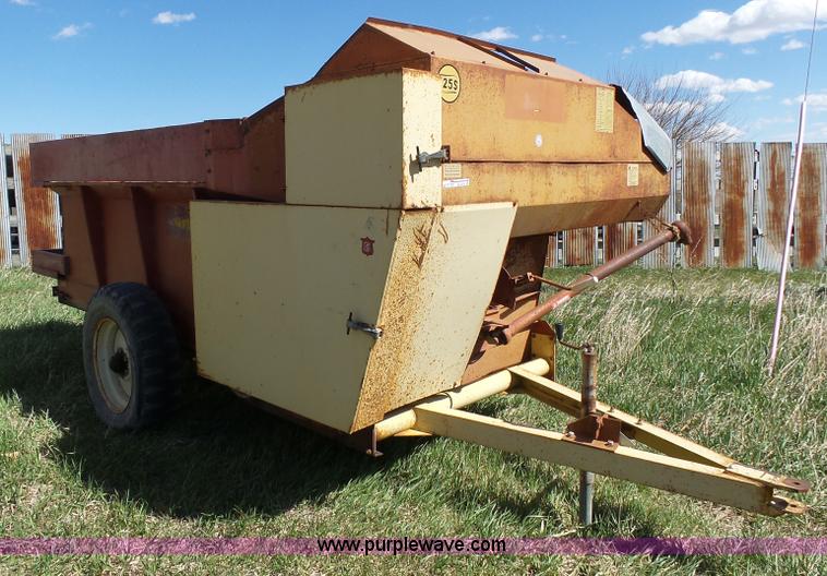image for item BE9772 Schuler 125S feed wagon
