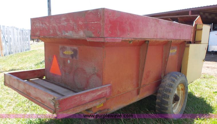image for item BE9772 Schuler 125S feed wagon