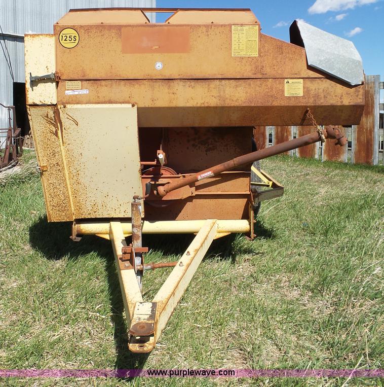 image for item BE9772 Schuler 125S feed wagon
