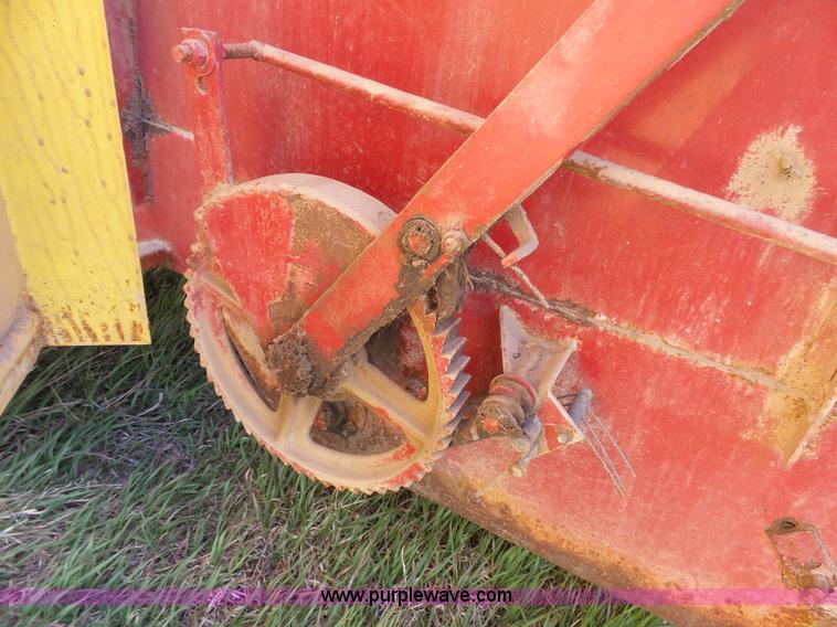 image for item BE9772 Schuler 125S feed wagon