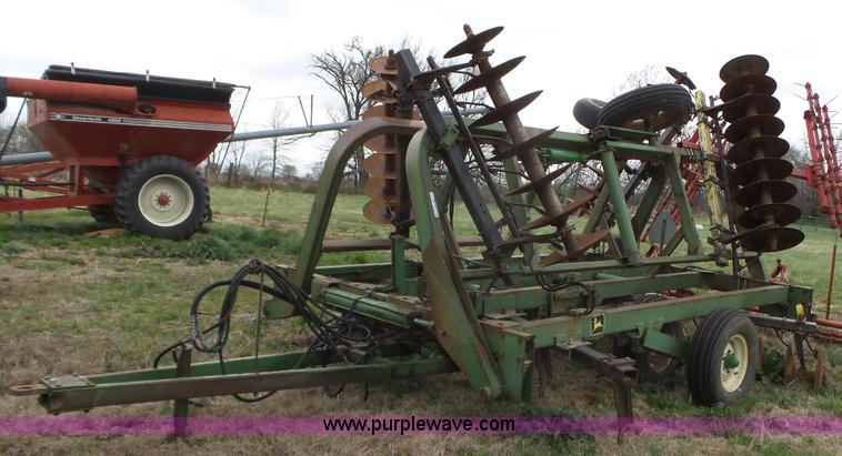 image for item BL9542 John Deere T2030 off-set disk