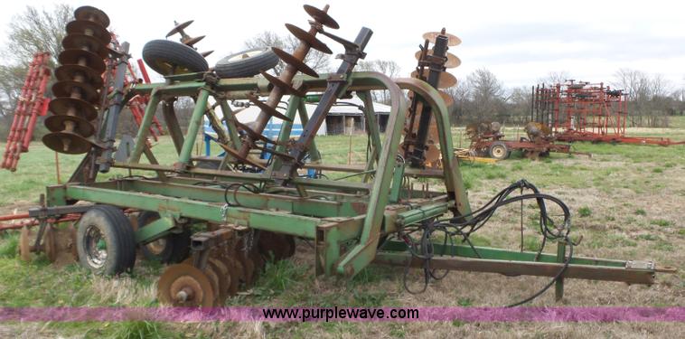 image for item BL9542 John Deere T2030 off-set disk