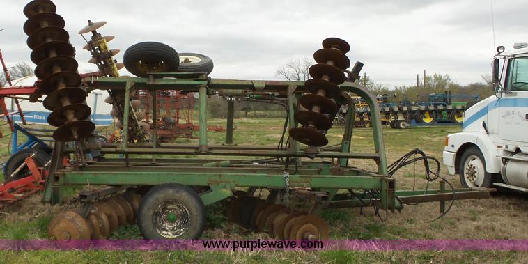 image for item BL9542 John Deere T2030 off-set disk