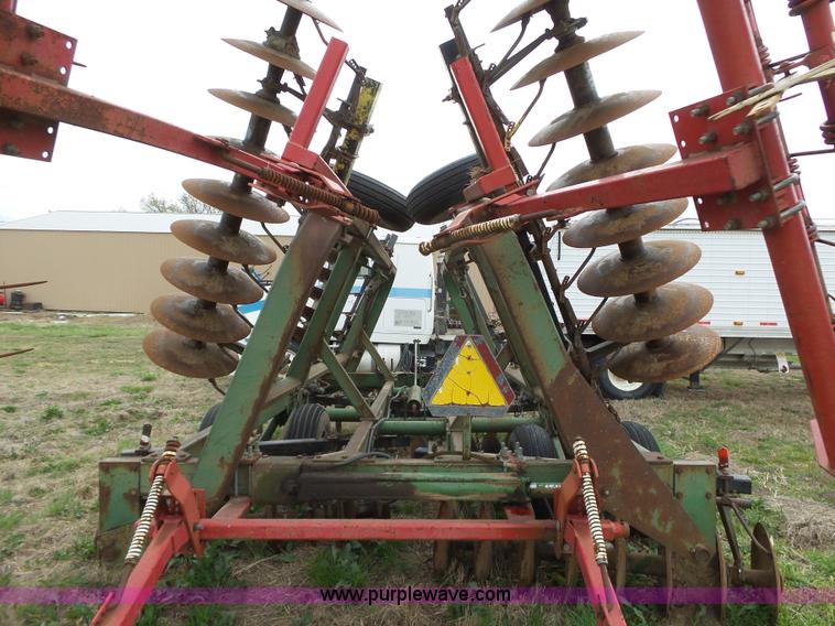 image for item BL9542 John Deere T2030 off-set disk