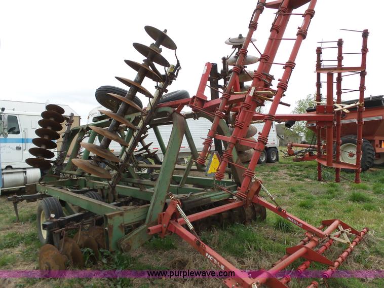 image for item BL9542 John Deere T2030 off-set disk