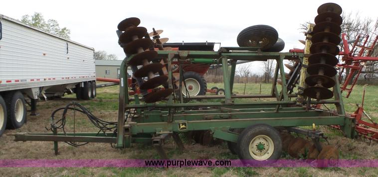 image for item BL9542 John Deere T2030 off-set disk