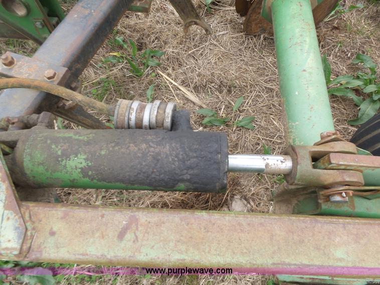 image for item BL9542 John Deere T2030 off-set disk