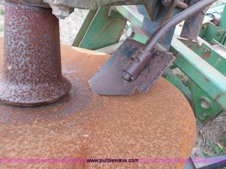 image for item BL9542 John Deere T2030 off-set disk