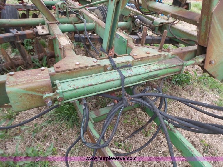 image for item BL9542 John Deere T2030 off-set disk