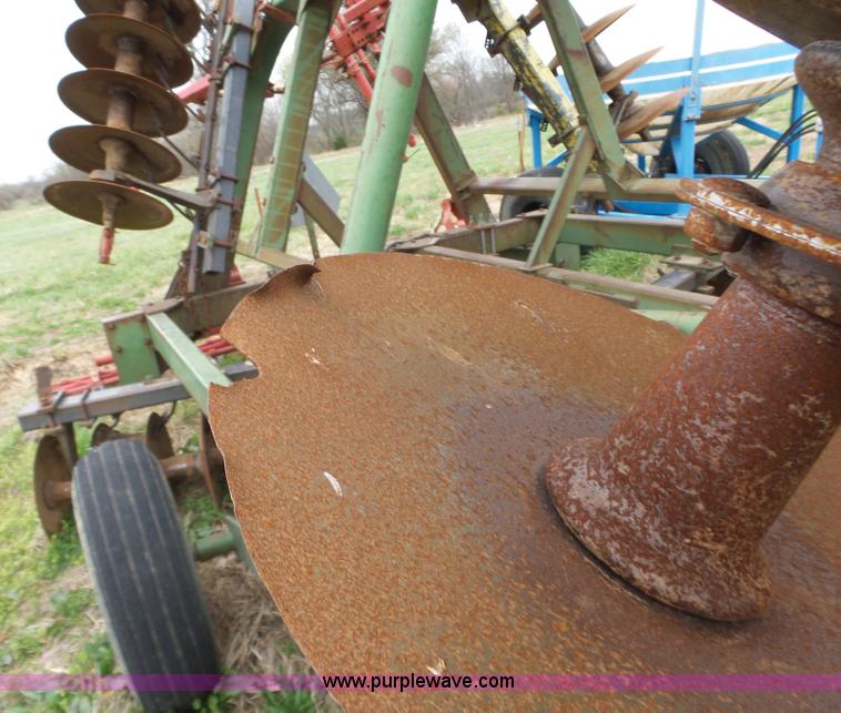 image for item BL9542 John Deere T2030 off-set disk