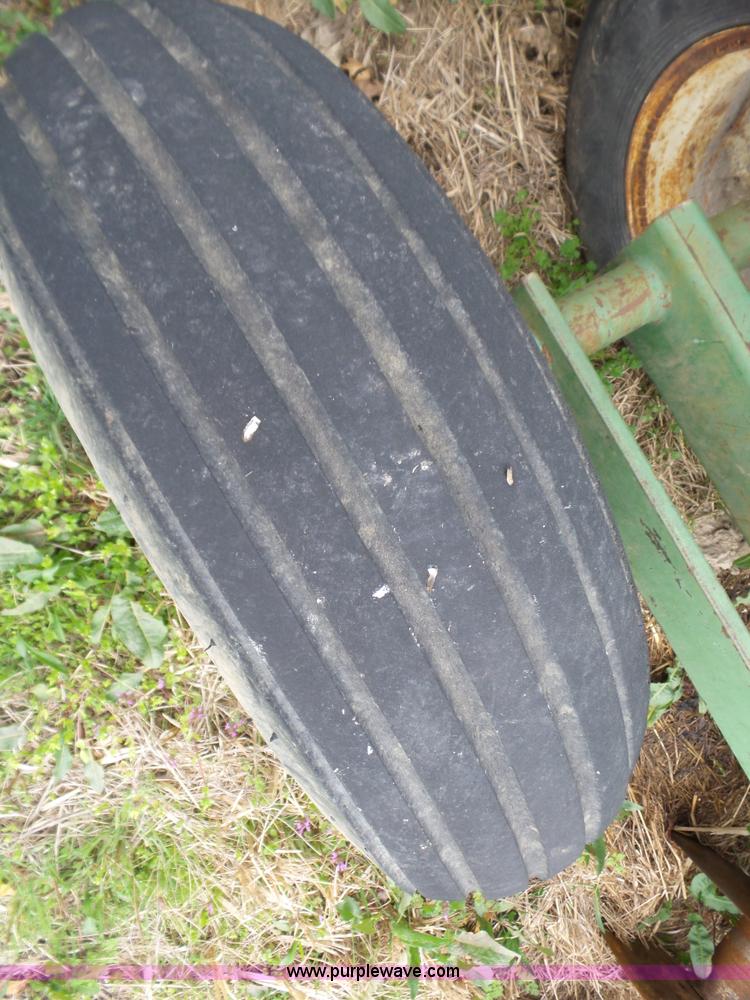 image for item BL9542 John Deere T2030 off-set disk