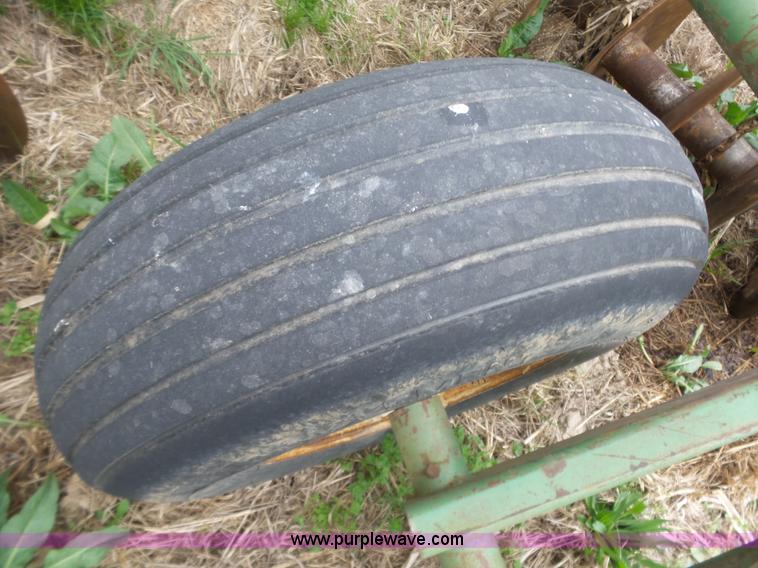 image for item BL9542 John Deere T2030 off-set disk