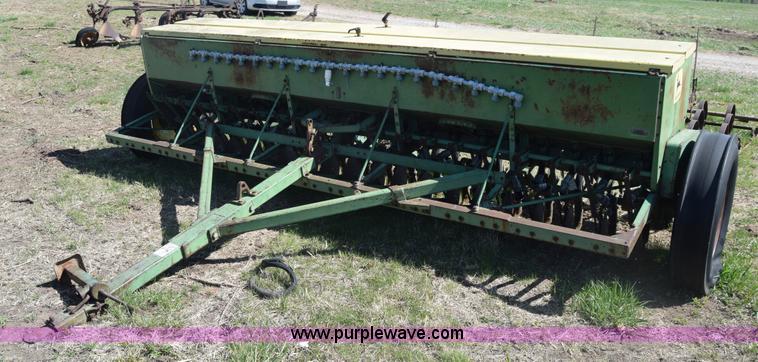 image for item BX9912 John Deere grain drill