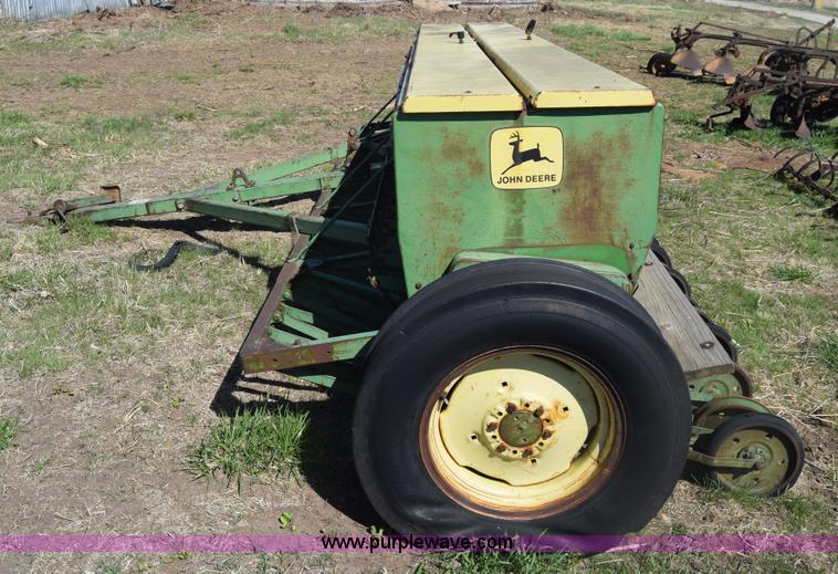 image for item BX9912 John Deere grain drill