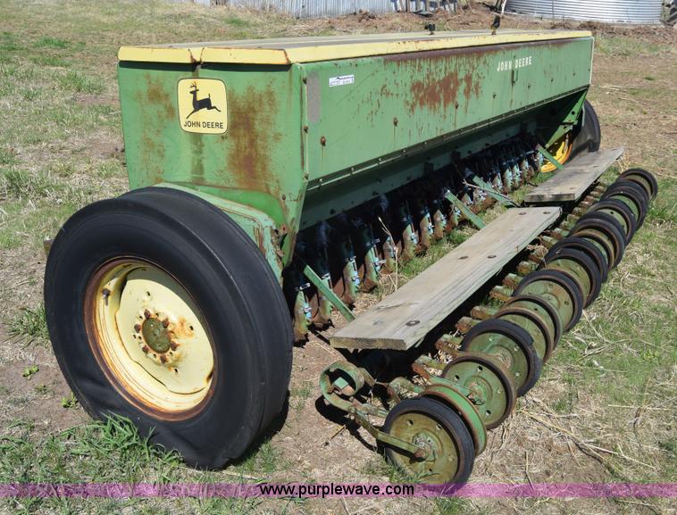 image for item BX9912 John Deere grain drill