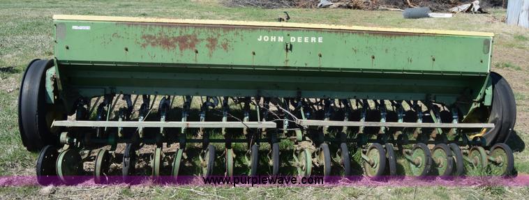 image for item BX9912 John Deere grain drill