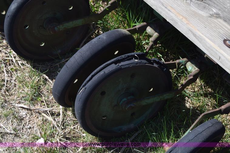 image for item BX9912 John Deere grain drill
