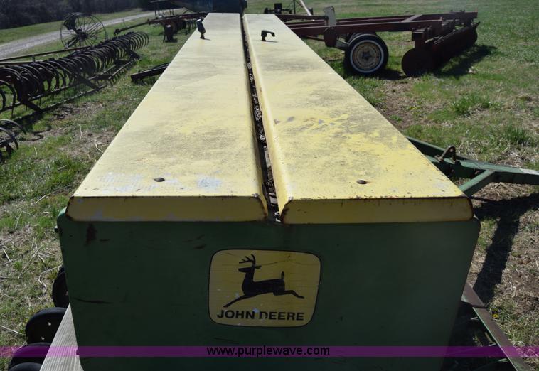 image for item BX9912 John Deere grain drill