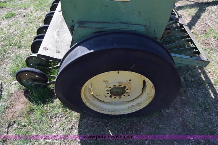 image for item BX9912 John Deere grain drill