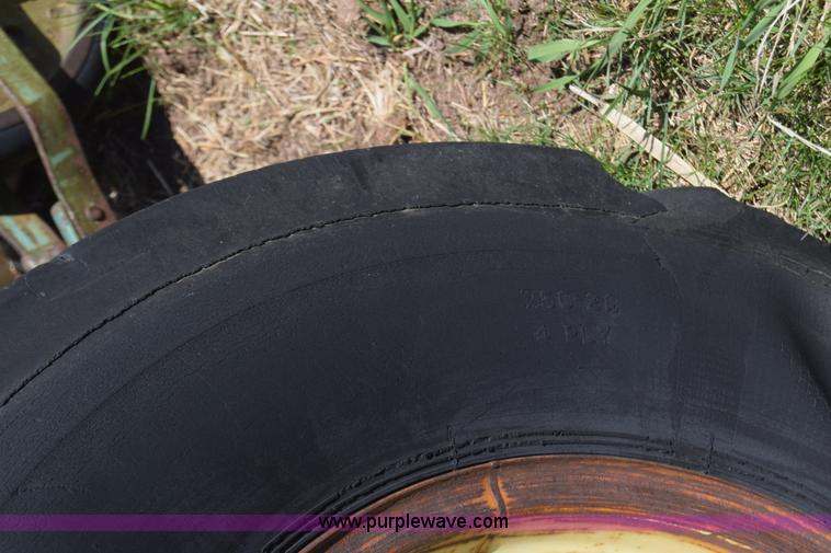 image for item BX9912 John Deere grain drill