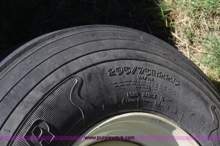 image for item BX9959 2012 Unverferth 325 gravity wagon