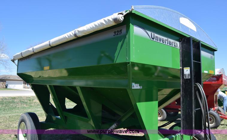 image for item BX9960 2012 Unverferth 325 gravity wagon