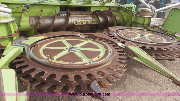 image for item BZ9075 2004 Claas RU600 rotary corn head