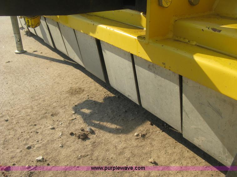 image for item J2828 New Holland 918H flail mower