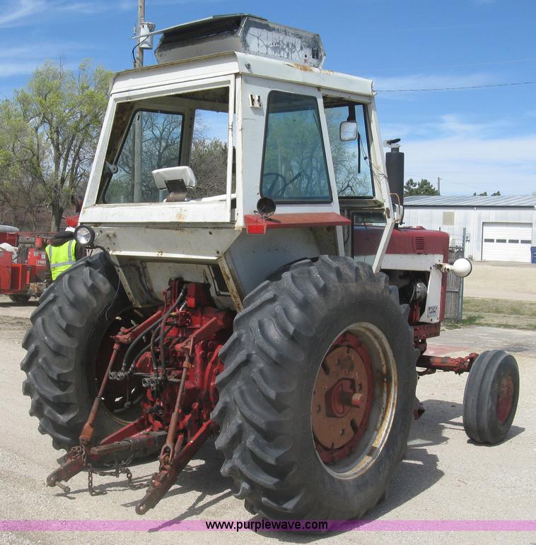image for item J2835 International Farmall 806 tractor
