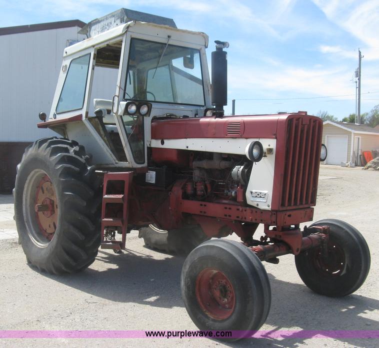 image for item J2835 International Farmall 806 tractor