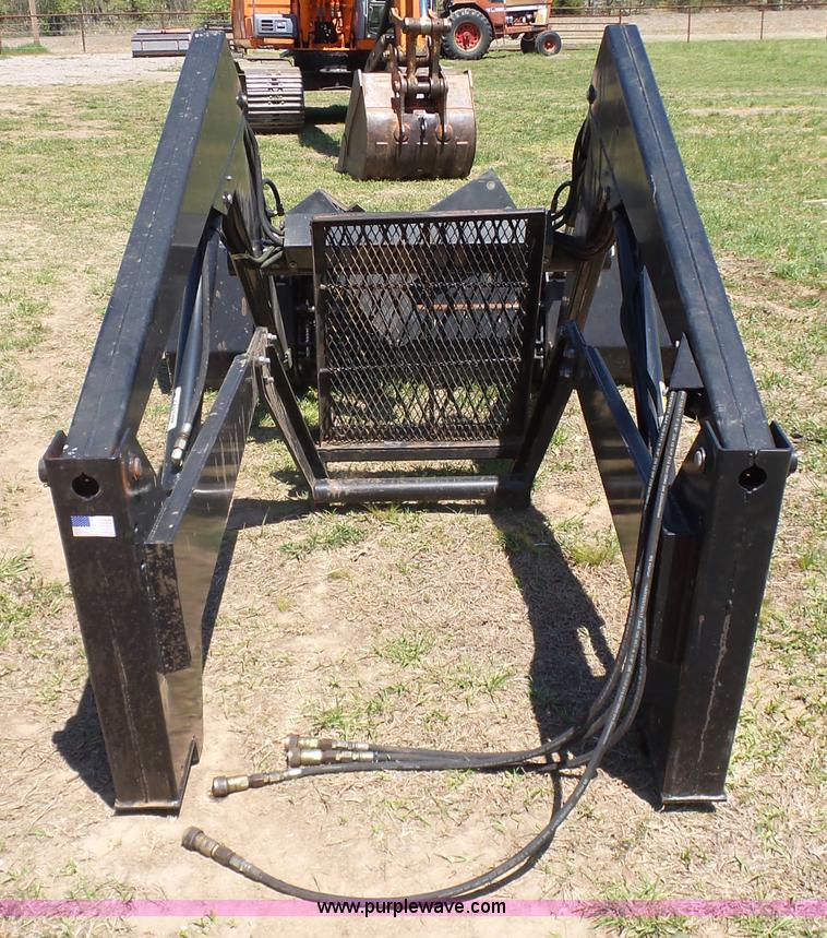 image for item J7523 Bush Hog 2846QT loader