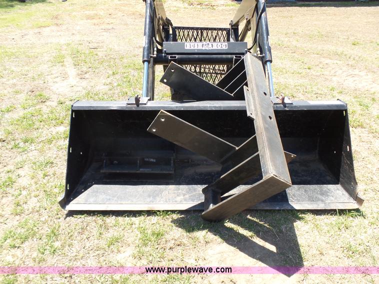 image for item J7523 Bush Hog 2846QT loader