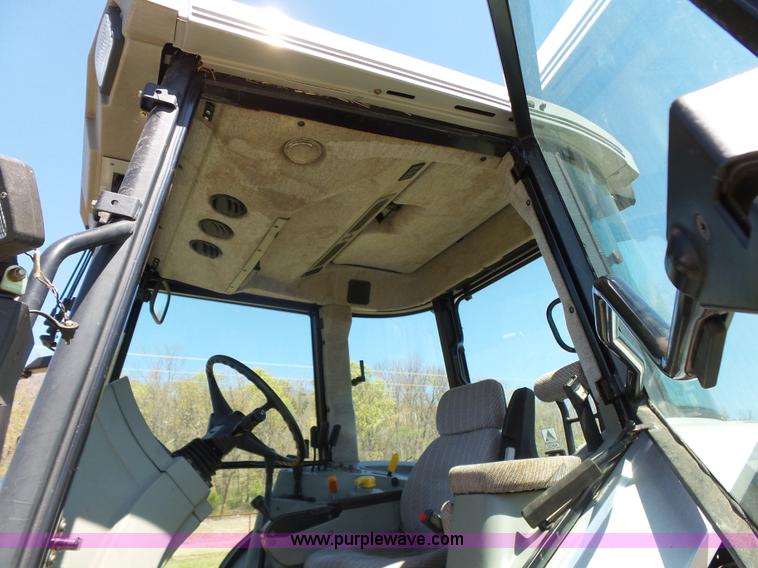 image for item J7525 1998 AGCO White 6710 MFWD tractor