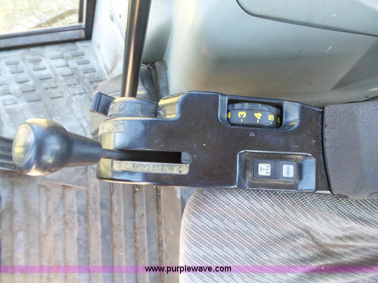 image for item J7525 1998 AGCO White 6710 MFWD tractor