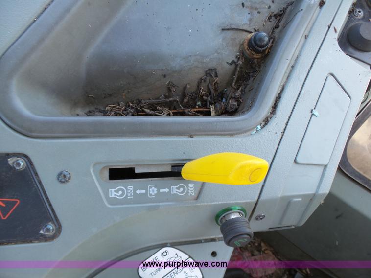 image for item J7525 1998 AGCO White 6710 MFWD tractor