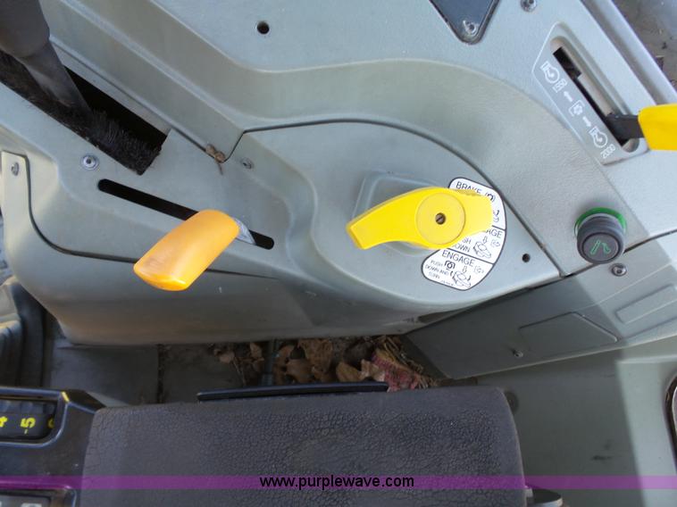 image for item J7525 1998 AGCO White 6710 MFWD tractor