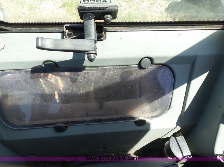 image for item J7525 1998 AGCO White 6710 MFWD tractor