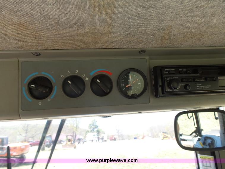 image for item J7525 1998 AGCO White 6710 MFWD tractor